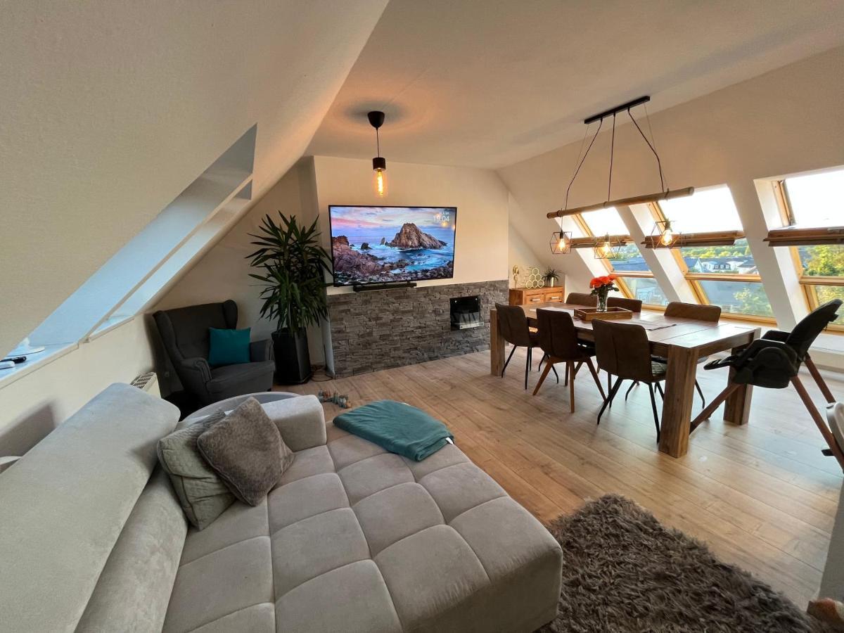 105 Qm Neues Klimatisiertes Appartment Fuer Familien Privater Parkplatz Chemnitz Bagian luar foto