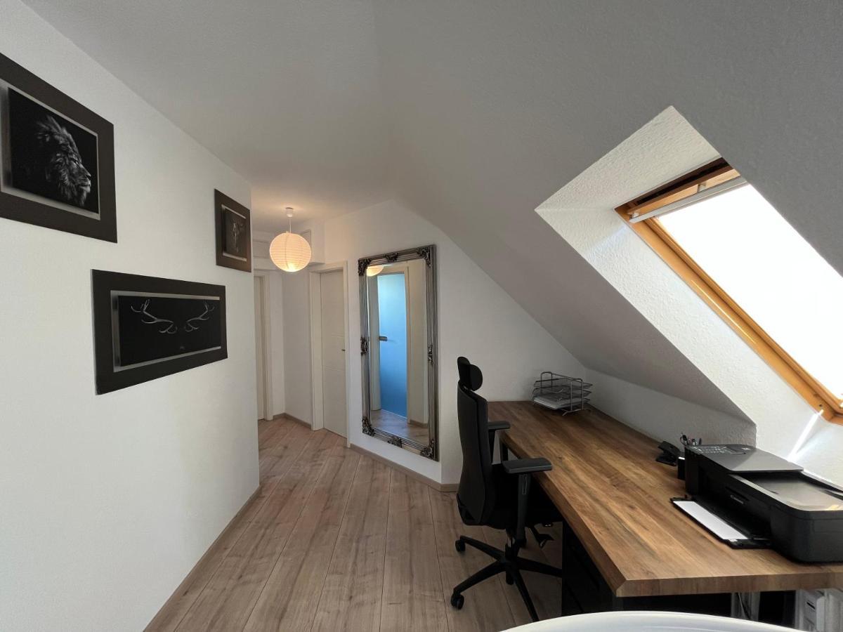 105 Qm Neues Klimatisiertes Appartment Fuer Familien Privater Parkplatz Chemnitz Bagian luar foto